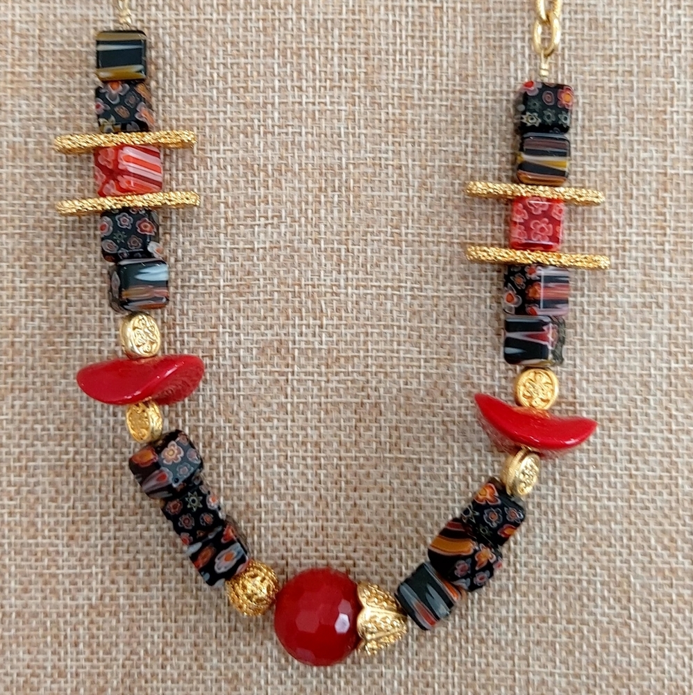 Stunning bold NECKLACE with Moreno glass beads.